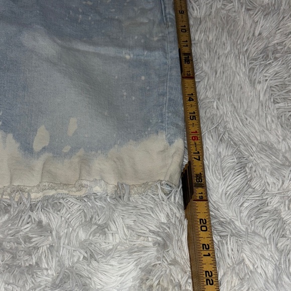 Distressed Denim Shorts - Picture 4 of 10